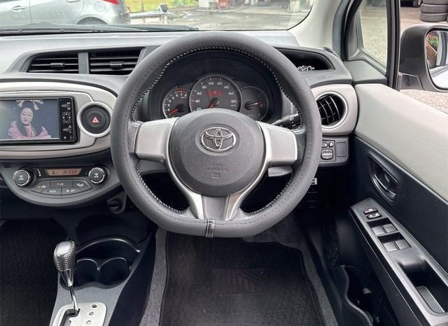 Toyota Vitz U 2011 full