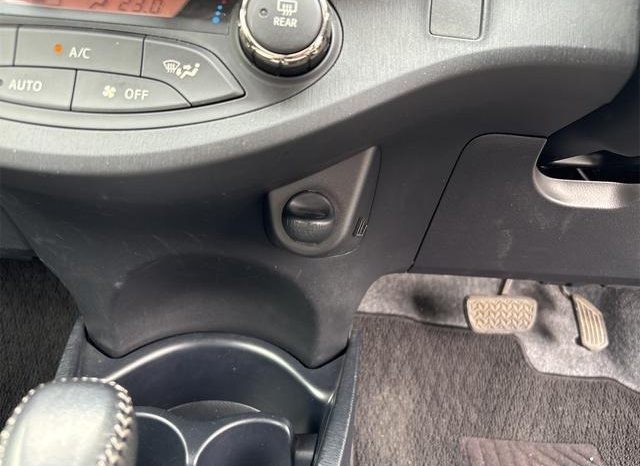 Toyota Vitz U 2011 full