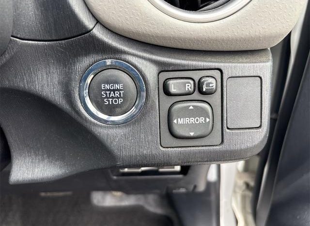 Toyota Vitz U 2011 full