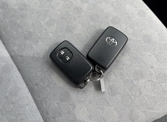 Toyota Vitz U 2011 full