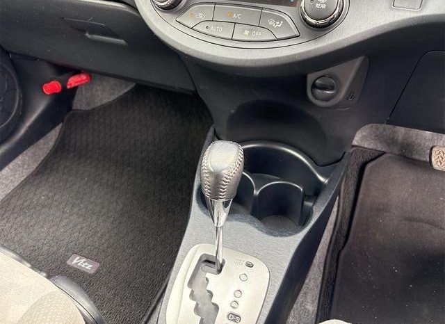 Toyota Vitz U 2011 full