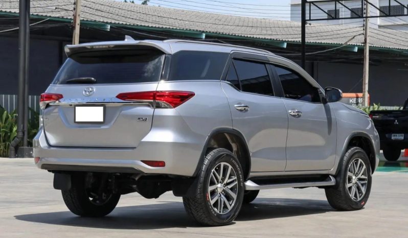 Toyota Fortuner 2.4 V 2018 full