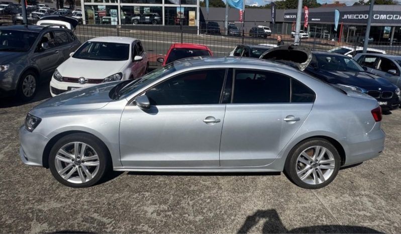 Volkswagen Jetta TDI Highline 2015 full