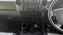 Toyota Land Cruiser Pick Up  4.5 V8 1VD 2016 full