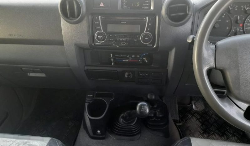 Toyota Land Cruiser Pick Up  4.5 V8 1VD 2016 full