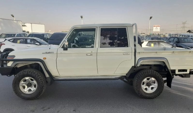 Toyota Land Cruiser Pick Up  4.5 V8 1VD 2016 full