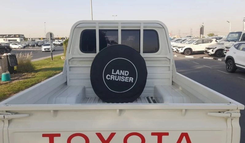 Toyota Land Cruiser Pick Up  4.5 V8 1VD 2016 full