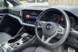Volkswagen Touareg 3.0 TSI V6 R-Line 2019 full