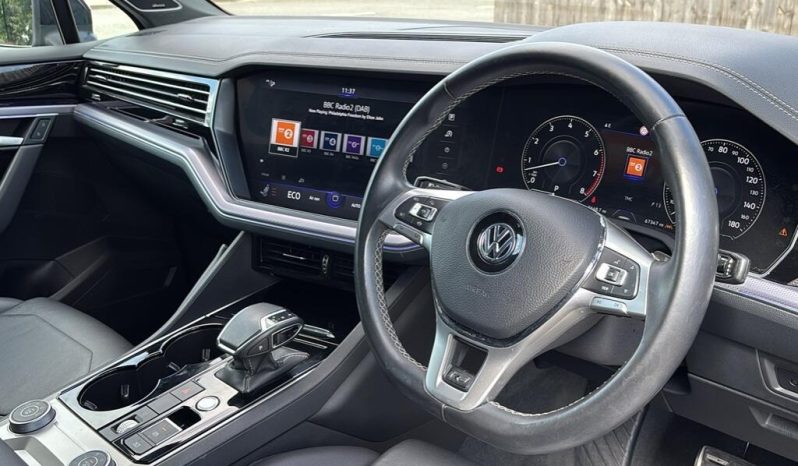 Volkswagen Touareg 3.0 TSI V6 R-Line 2019 full