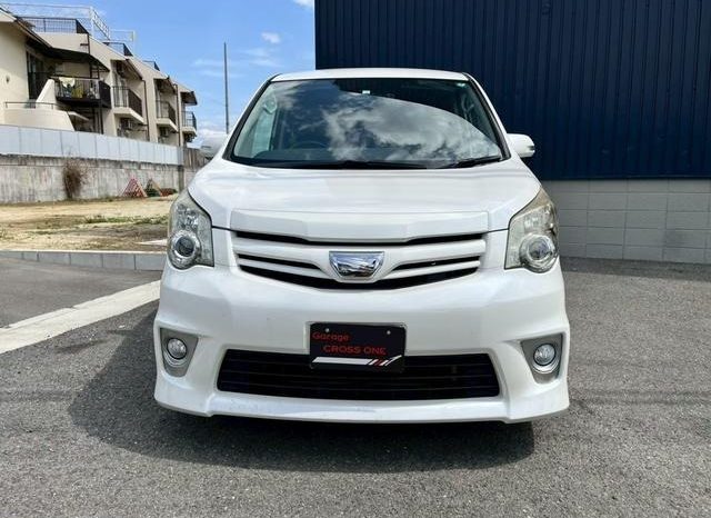 Toyota Noah SI 2012 full