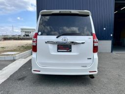 Toyota Noah SI 2012 full