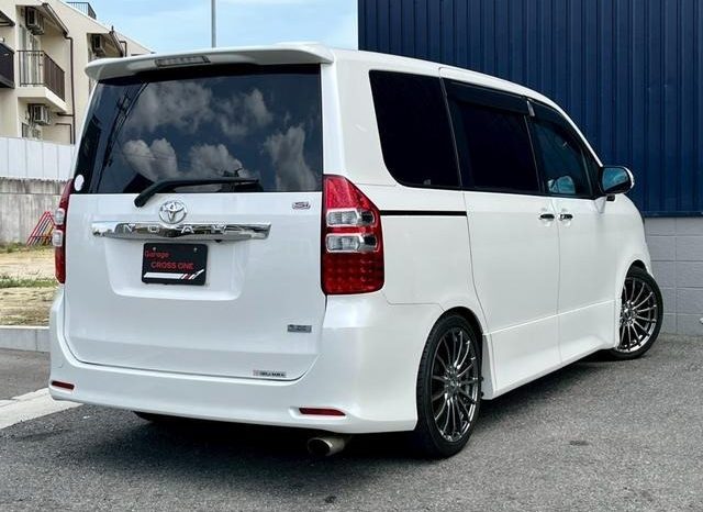 Toyota Noah SI 2012 full