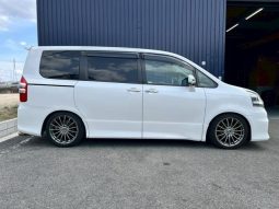 Toyota Noah SI 2012 full
