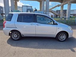 Toyota Raum 1.5 4WD 2011 full