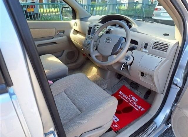 Toyota Raum 1.5 4WD 2011 full