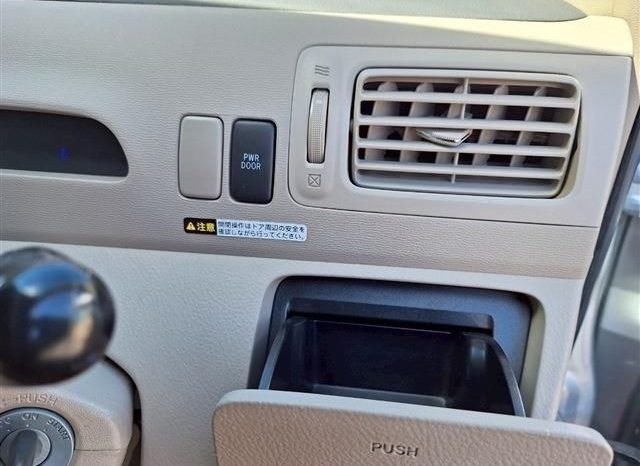 Toyota Raum 1.5 4WD 2011 full