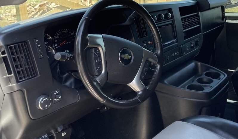Chevrolet Express 3500 4×4 2016 full