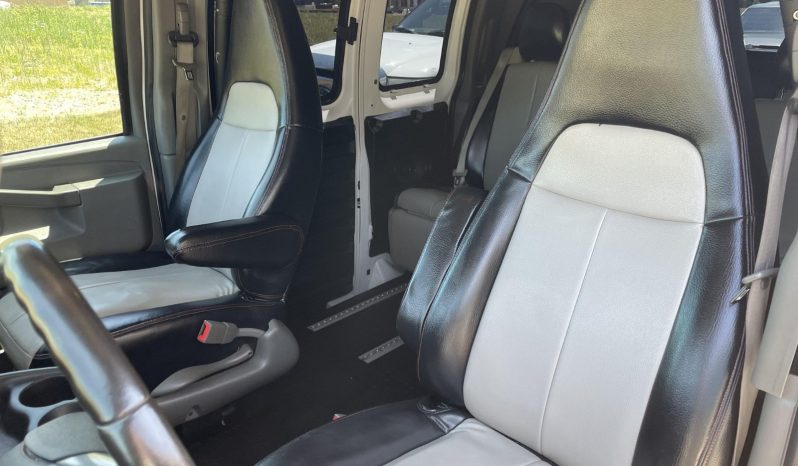 Chevrolet Express 3500 4×4 2016 full