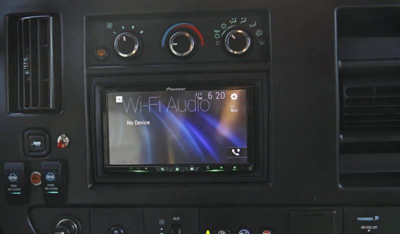 Chevrolet Express 3500 4×4 2016 full