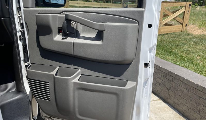 Chevrolet Express 3500 4×4 2016 full