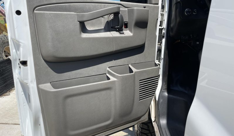 Chevrolet Express 3500 4×4 2016 full