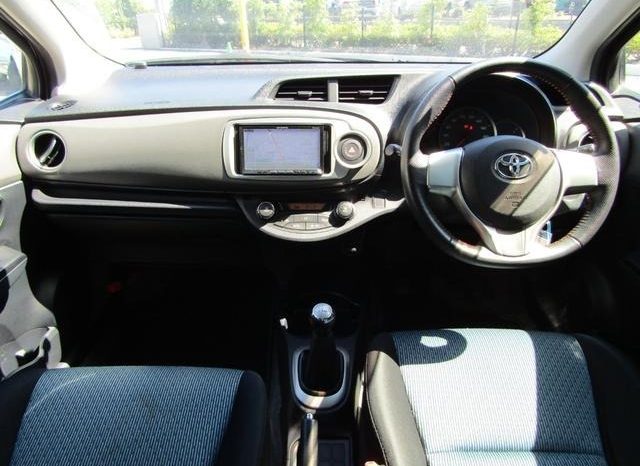 Toyota Vitz RS 2011 full