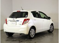 Toyota Vitz Jewela Smart Stop Package 2011 full