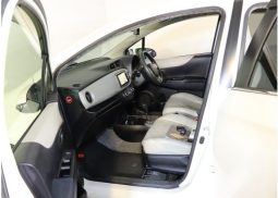 Toyota Vitz Jewela Smart Stop Package 2011 full