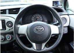 Toyota Vitz Jewela Smart Stop Package 2011 full