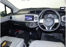 Toyota Vitz Jewela Smart Stop Package 2011 full