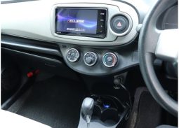 Toyota Vitz Jewela Smart Stop Package 2011 full