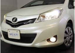 Toyota Vitz Jewela Smart Stop Package 2011 full