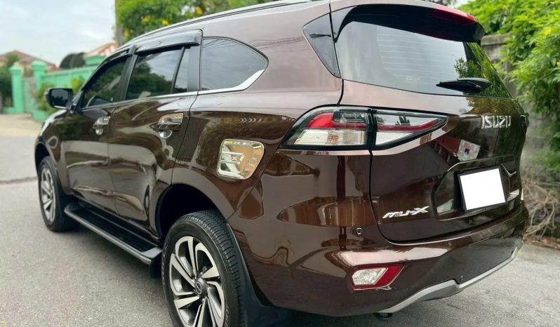 Isuzu MU-X 3.0 Ultimate 2WD 2022 full