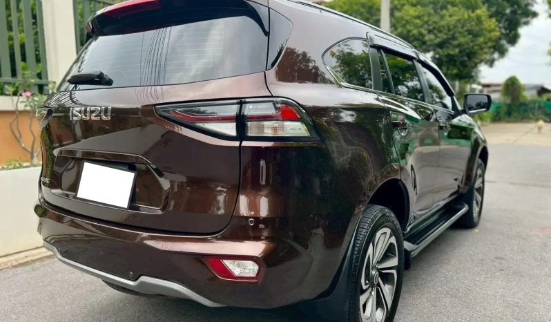 Isuzu MU-X 3.0 Ultimate 2WD 2022 full