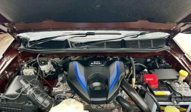 Isuzu MU-X 3.0 Ultimate 2WD 2022 full