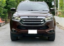 Isuzu MU-X 3.0 Ultimate 2WD 2022 full