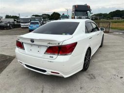 Toyota Crown Athlete 2014 full