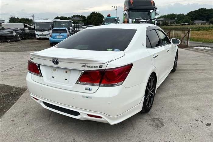 Toyota Crown Athlete 2014 full