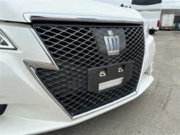 Toyota Crown Athlete 2014 full