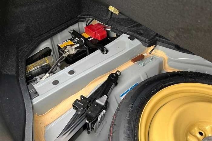 Toyota Crown Athlete 2014 full