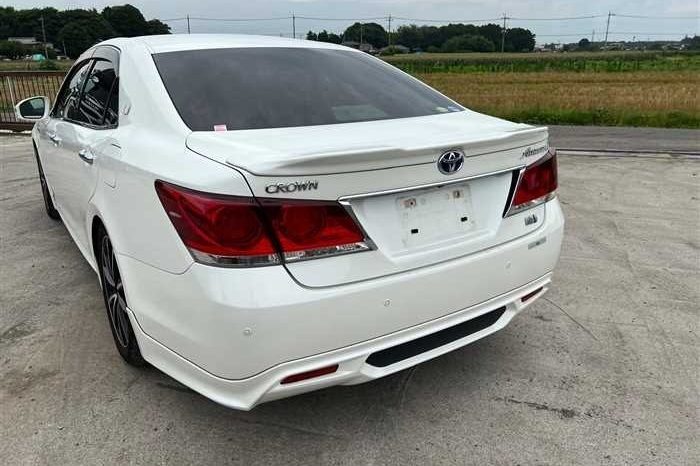 Toyota Crown Athlete 2014 full