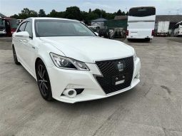 Toyota Crown Athlete 2014 full
