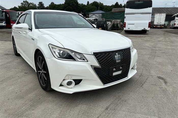 Toyota Crown Athlete 2014 full