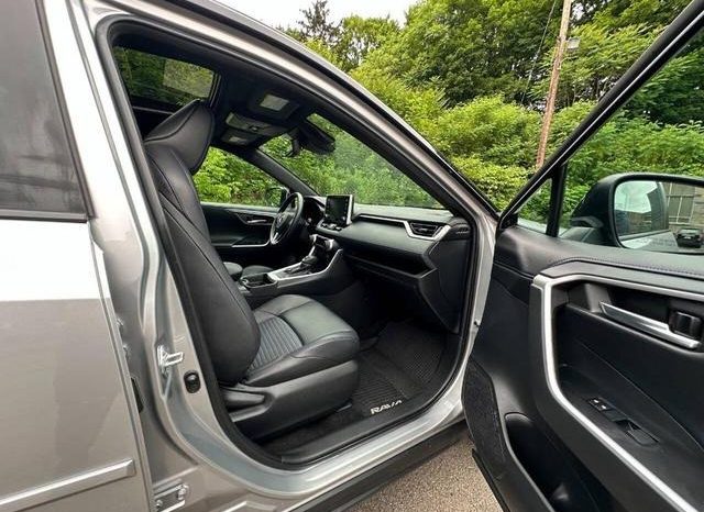 Toyota RAV4 Hybrid SE 2020 full