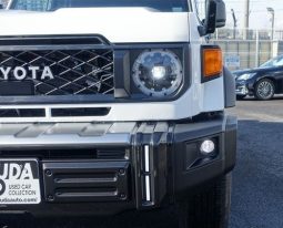 Toyota Land Cruiser 70 full