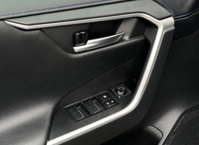 Toyota RAV4 Hybrid SE 2020 full