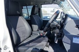 Toyota Land Cruiser 70 full