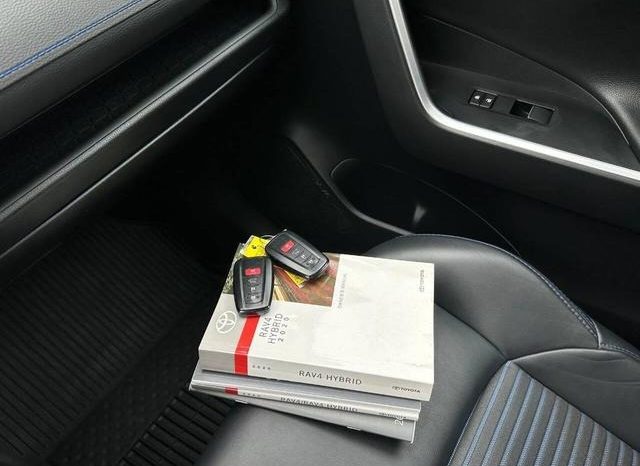 Toyota RAV4 Hybrid SE 2020 full