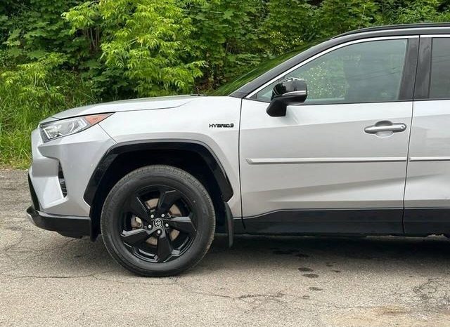 Toyota RAV4 Hybrid SE 2020 full