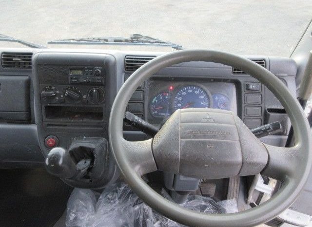 Mitsubishi Fuso Canter 4D33 full